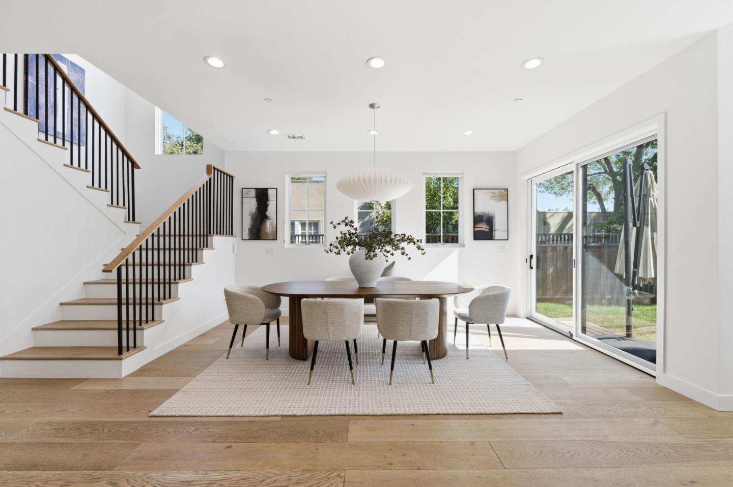 Detail Gallery Image 7 of 45 For 330 Grand St, Redwood City,  CA 94062 - 5 Beds | 3/1 Baths