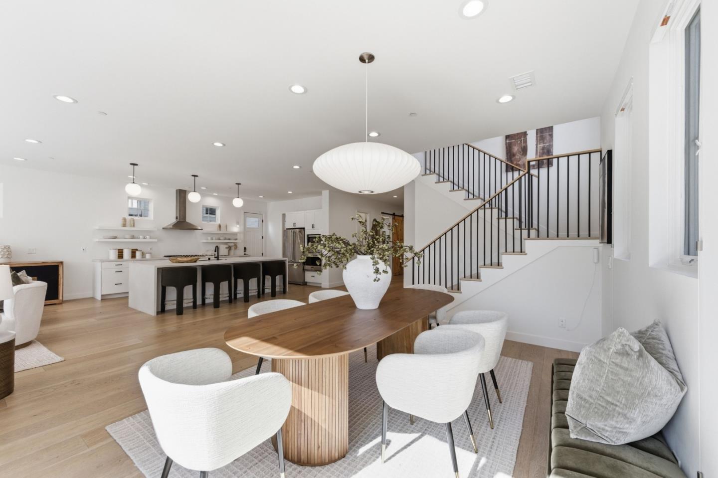 Detail Gallery Image 8 of 45 For 330 Grand St, Redwood City,  CA 94062 - 5 Beds | 3/1 Baths