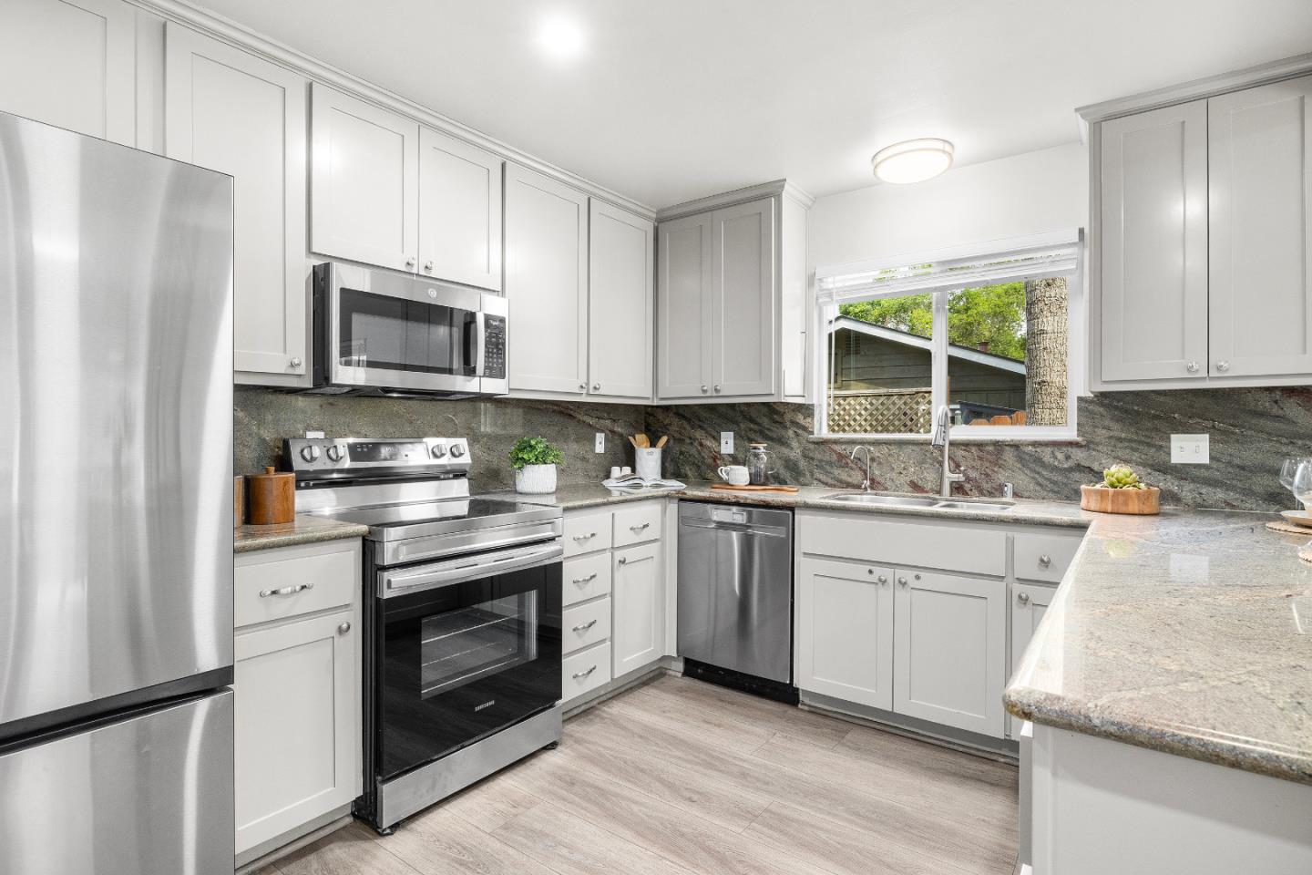 Detail Gallery Image 8 of 51 For 2769 Valencia Rd, Aptos,  CA 95003 - 5 Beds | 2 Baths