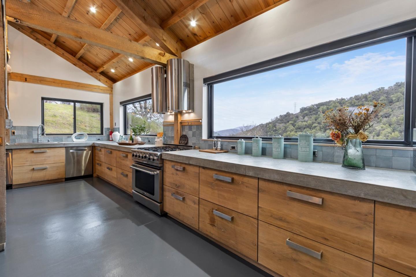 Detail Gallery Image 13 of 60 For 13925 Sheila Ave, Morgan Hill,  CA 95037 - 4 Beds | 2/1 Baths