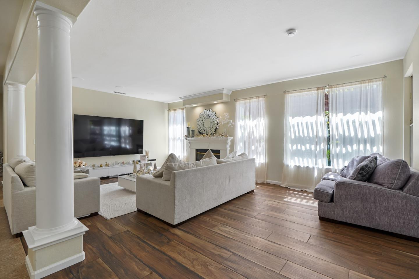 Detail Gallery Image 2 of 23 For 3741 Brook Valley Cir, Stockton,  CA 95219 - 3 Beds | 2 Baths