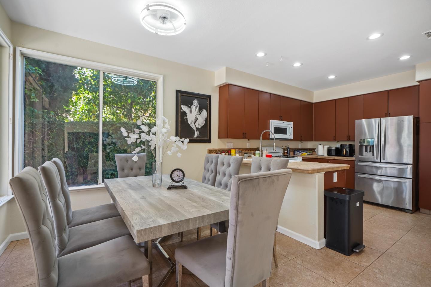 Detail Gallery Image 7 of 23 For 3741 Brook Valley Cir, Stockton,  CA 95219 - 3 Beds | 2 Baths