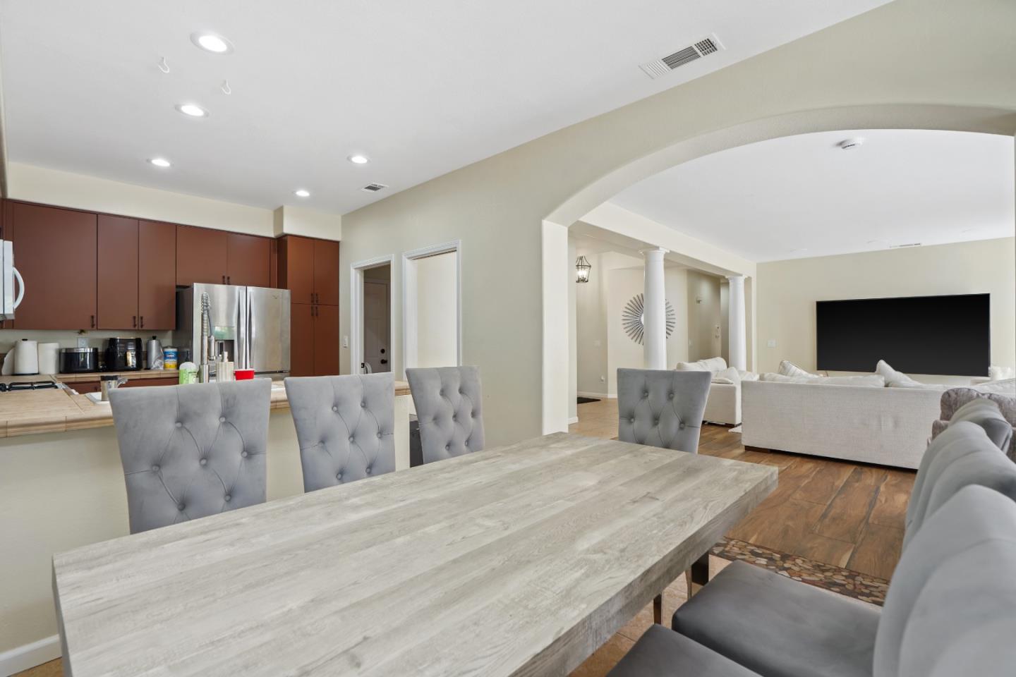 Detail Gallery Image 8 of 23 For 3741 Brook Valley Cir, Stockton,  CA 95219 - 3 Beds | 2 Baths