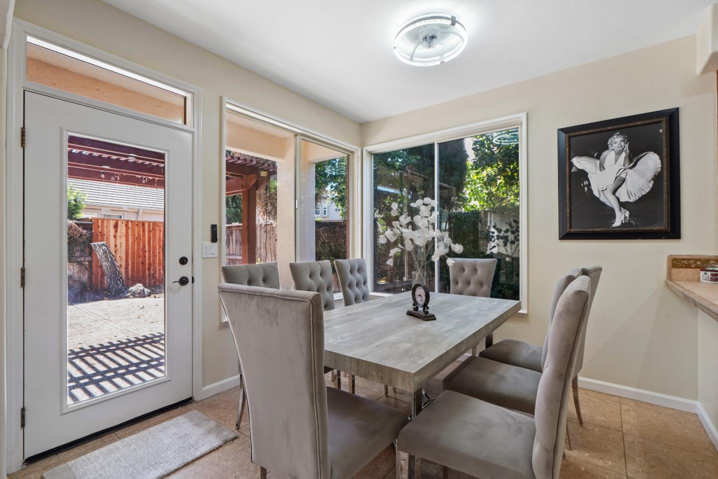 Detail Gallery Image 9 of 23 For 3741 Brook Valley Cir, Stockton,  CA 95219 - 3 Beds | 2 Baths