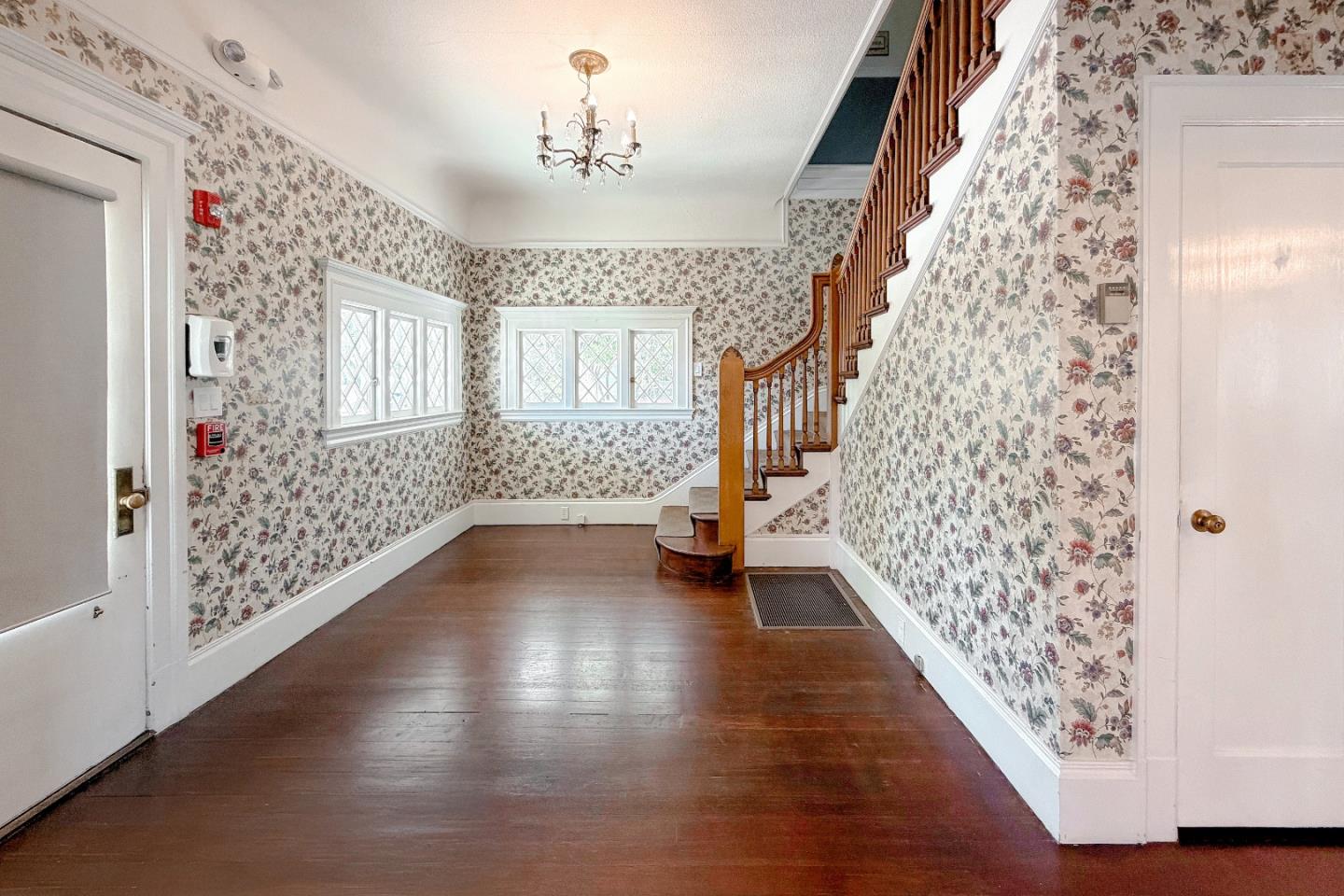 Detail Gallery Image 13 of 88 For 712 West St, Hollister,  CA 95023 - 5 Beds | 5/1 Baths