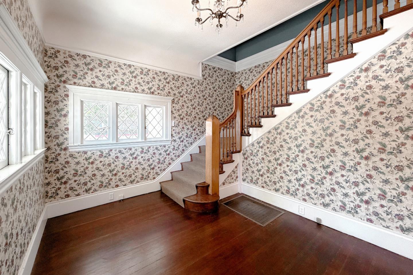 Detail Gallery Image 15 of 88 For 712 West St, Hollister,  CA 95023 - 5 Beds | 5/1 Baths