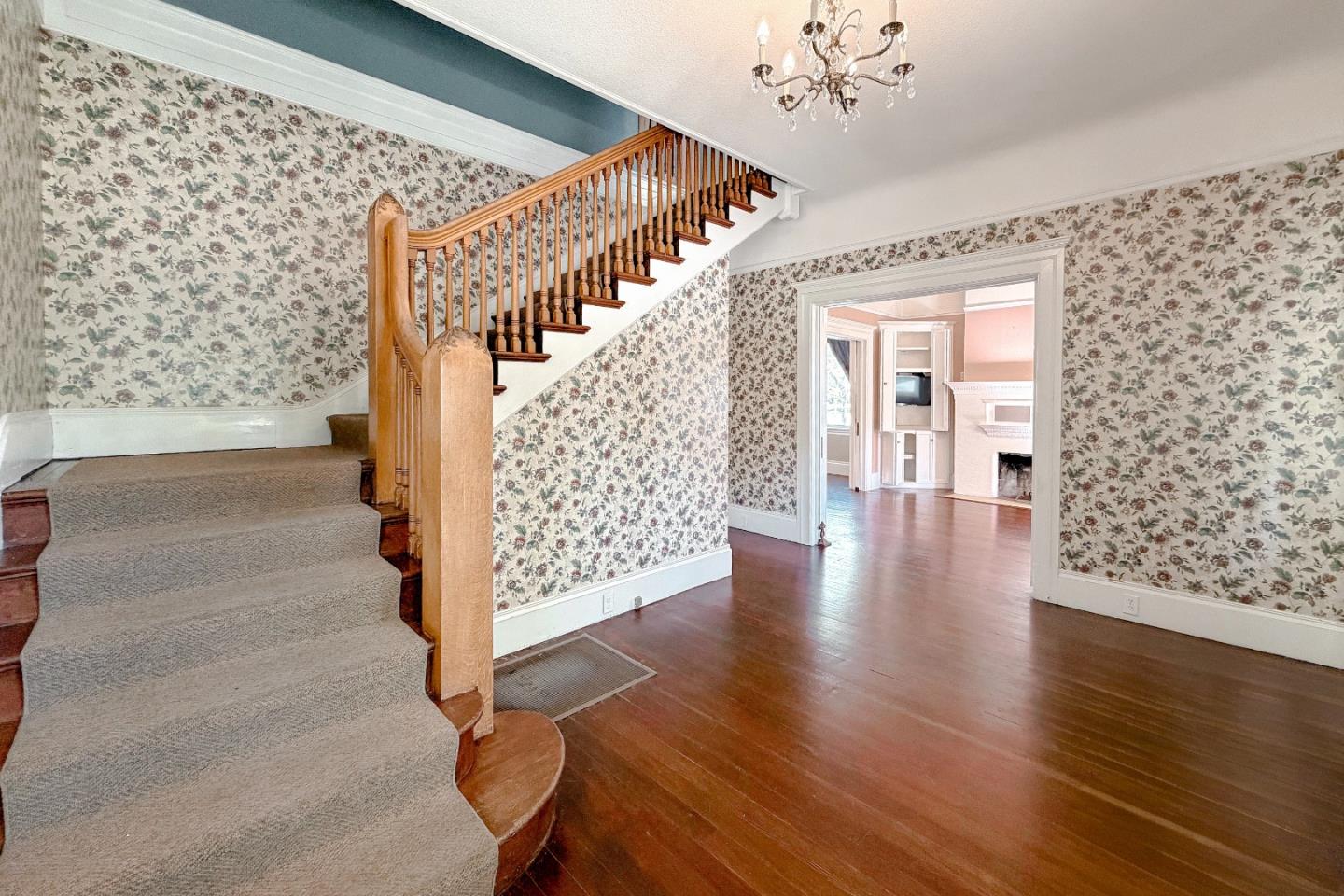 Detail Gallery Image 16 of 88 For 712 West St, Hollister,  CA 95023 - 5 Beds | 5/1 Baths