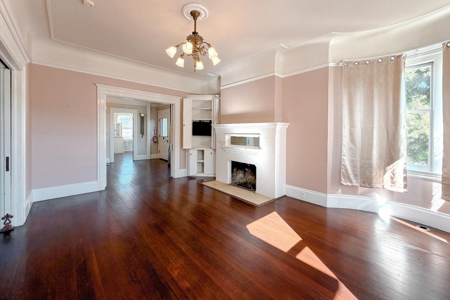 Detail Gallery Image 20 of 88 For 712 West St, Hollister,  CA 95023 - 5 Beds | 5/1 Baths