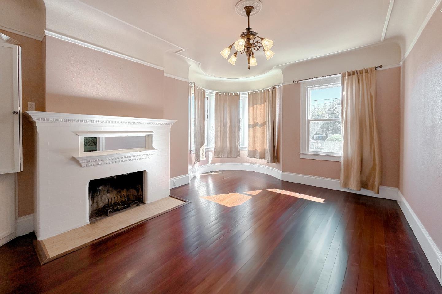 Detail Gallery Image 21 of 88 For 712 West St, Hollister,  CA 95023 - 5 Beds | 5/1 Baths