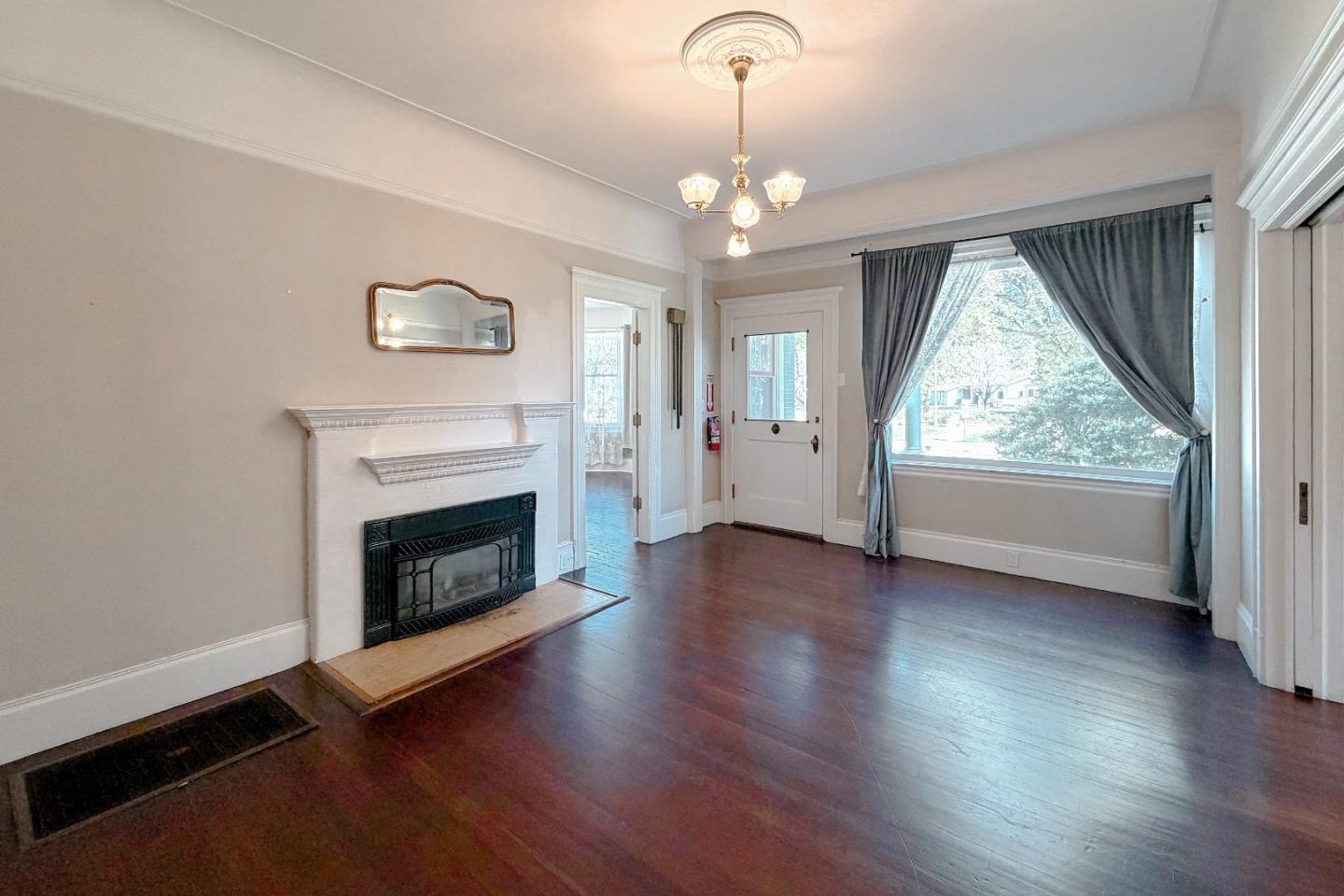 Detail Gallery Image 24 of 88 For 712 West St, Hollister,  CA 95023 - 5 Beds | 5/1 Baths