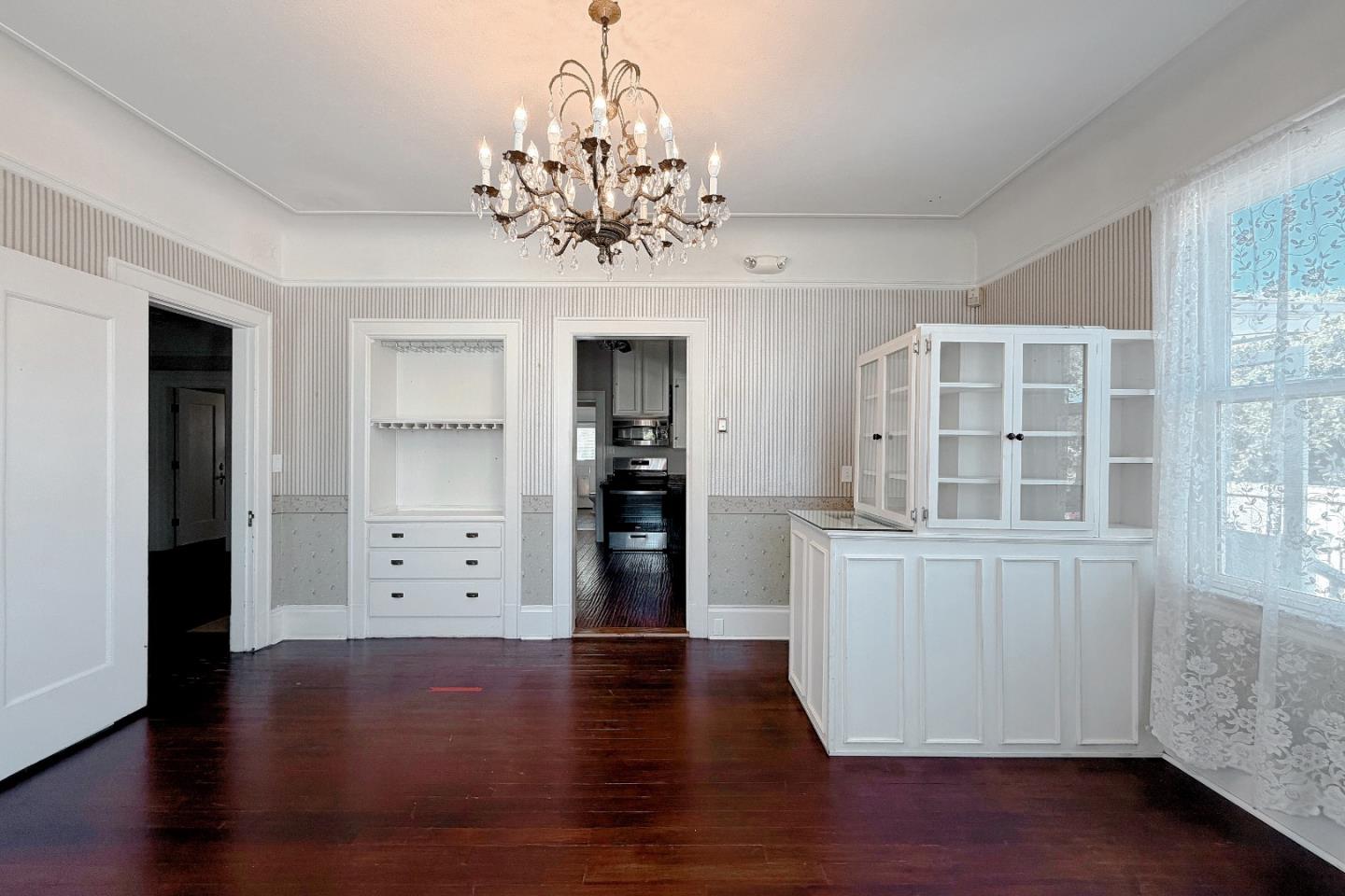 Detail Gallery Image 34 of 88 For 712 West St, Hollister,  CA 95023 - 5 Beds | 5/1 Baths