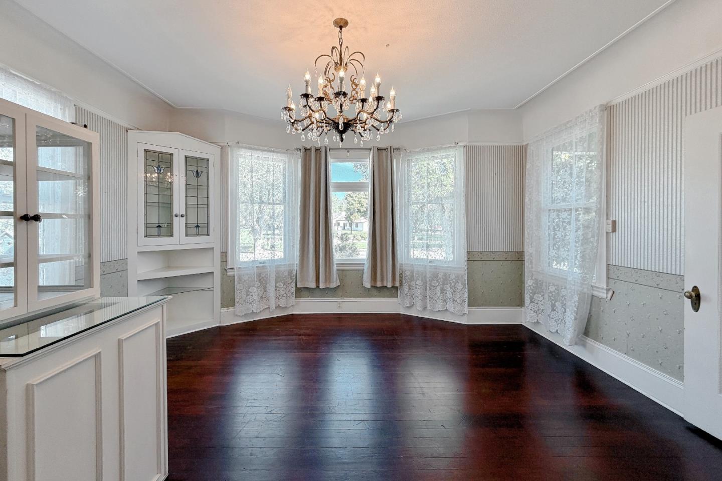 Detail Gallery Image 35 of 88 For 712 West St, Hollister,  CA 95023 - 5 Beds | 5/1 Baths