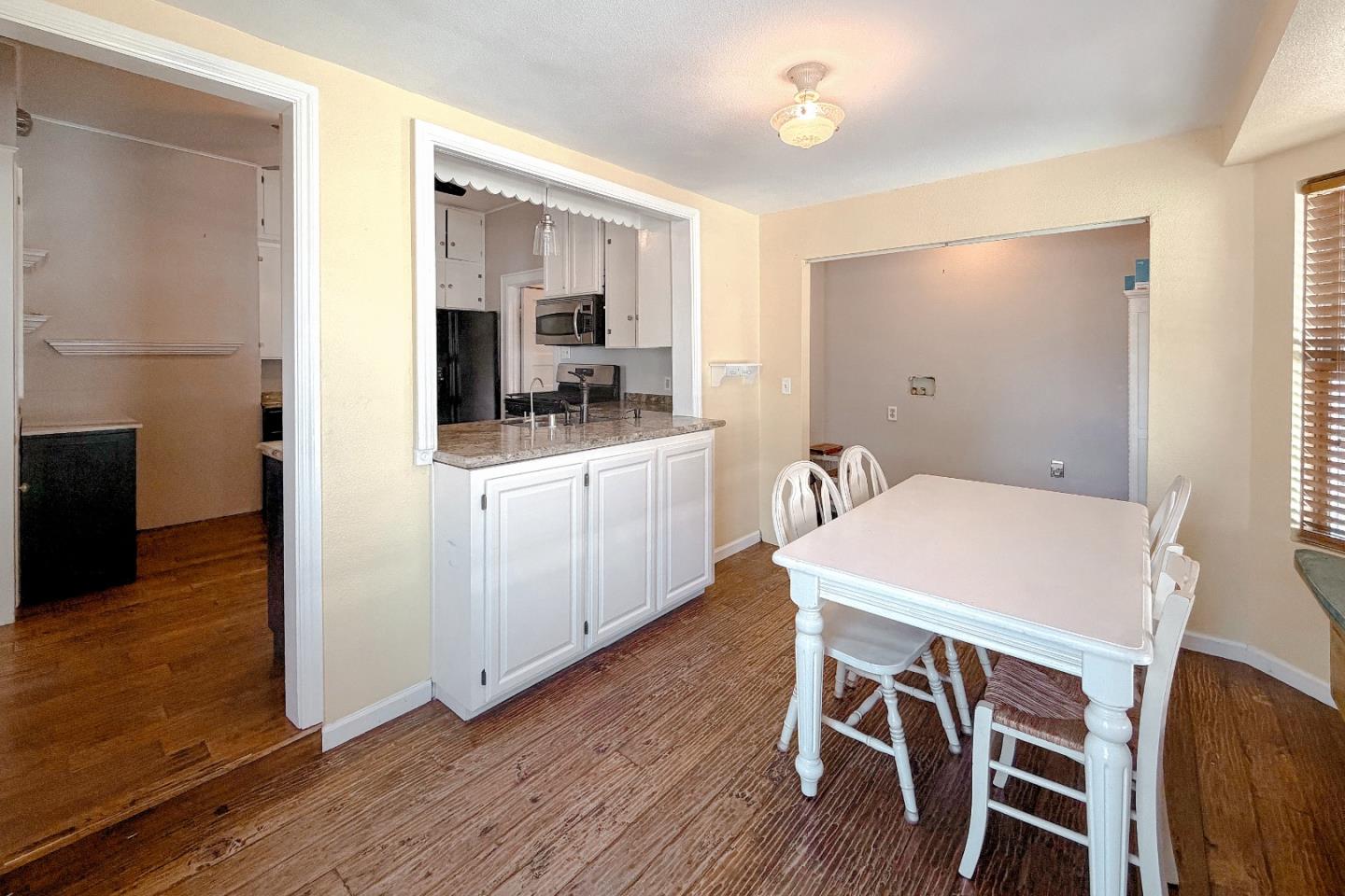 Detail Gallery Image 39 of 88 For 712 West St, Hollister,  CA 95023 - 5 Beds | 5/1 Baths