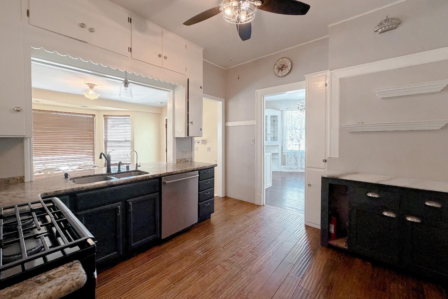 Detail Gallery Image 41 of 88 For 712 West St, Hollister,  CA 95023 - 5 Beds | 5/1 Baths