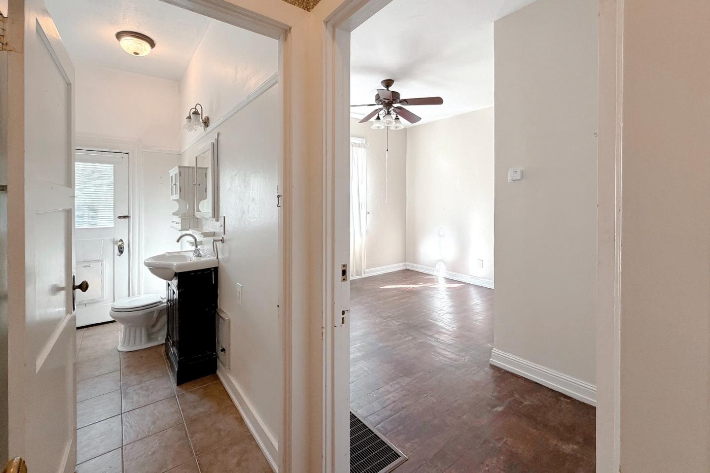 Detail Gallery Image 46 of 88 For 712 West St, Hollister,  CA 95023 - 5 Beds | 5/1 Baths