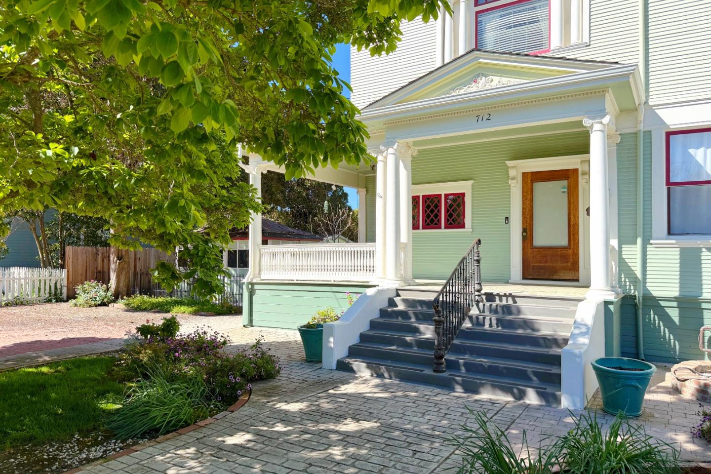 Detail Gallery Image 6 of 88 For 712 West St, Hollister,  CA 95023 - 5 Beds | 5/1 Baths