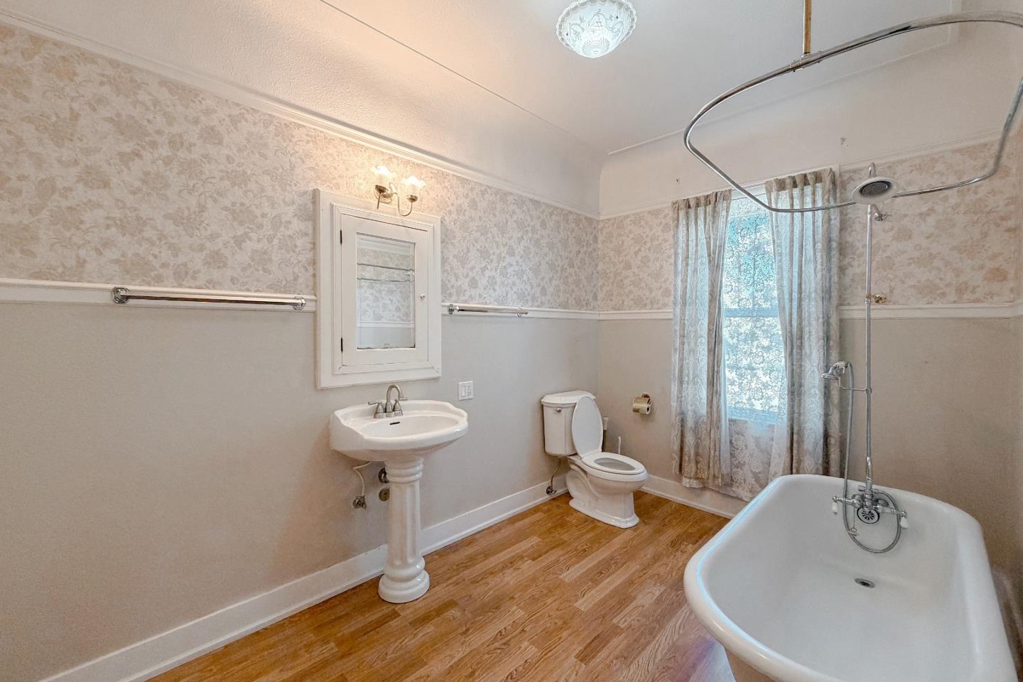 Detail Gallery Image 64 of 88 For 712 West St, Hollister,  CA 95023 - 5 Beds | 5/1 Baths