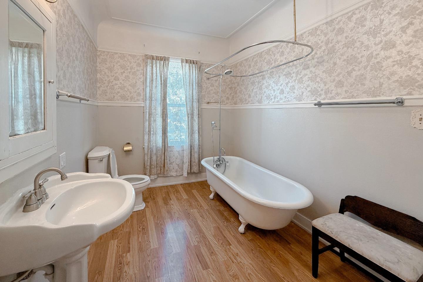 Detail Gallery Image 65 of 88 For 712 West St, Hollister,  CA 95023 - 5 Beds | 5/1 Baths