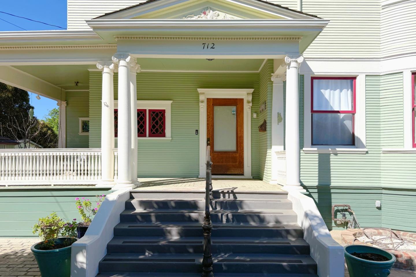 Detail Gallery Image 7 of 88 For 712 West St, Hollister,  CA 95023 - 5 Beds | 5/1 Baths