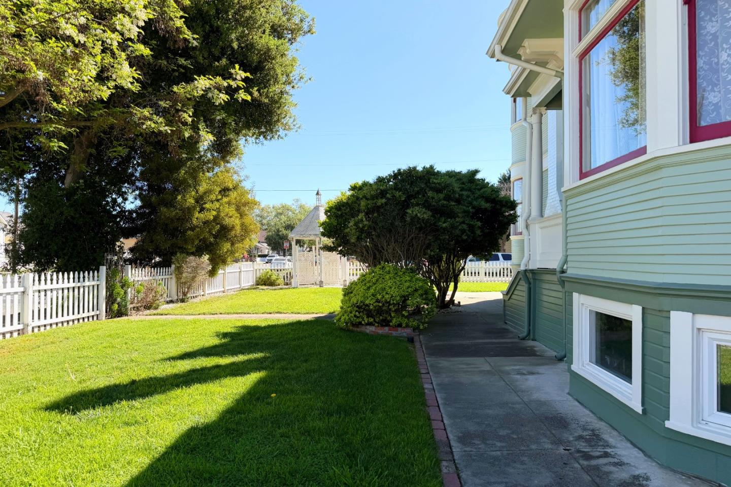 Detail Gallery Image 70 of 88 For 712 West St, Hollister,  CA 95023 - 5 Beds | 5/1 Baths