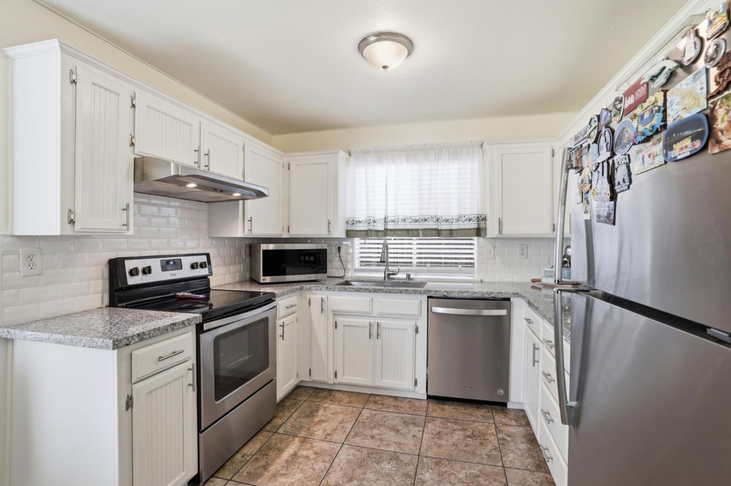 Detail Gallery Image 12 of 46 For 3227 Dewey, Fresno,  CA 93722 - 3 Beds | 2 Baths