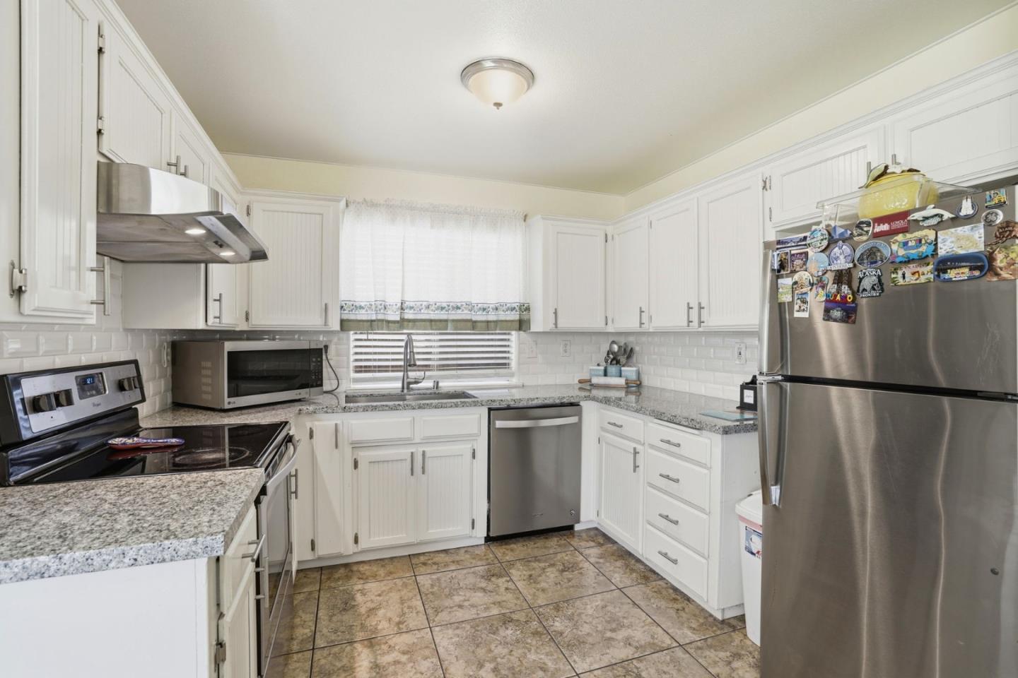 Detail Gallery Image 14 of 46 For 3227 Dewey, Fresno,  CA 93722 - 3 Beds | 2 Baths