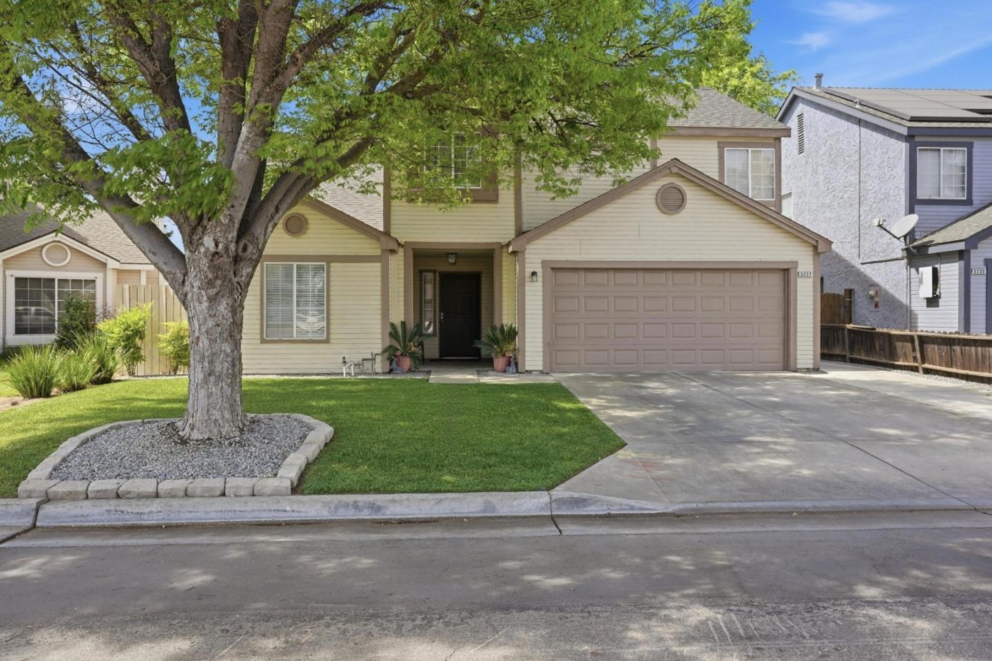 Detail Gallery Image 2 of 46 For 3227 Dewey, Fresno,  CA 93722 - 3 Beds | 2 Baths