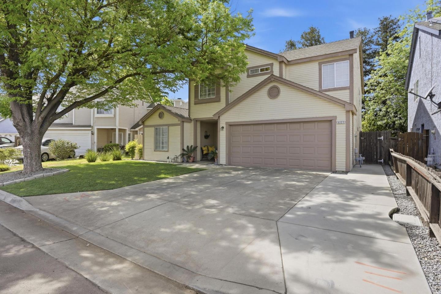 Detail Gallery Image 3 of 46 For 3227 Dewey, Fresno,  CA 93722 - 3 Beds | 2 Baths