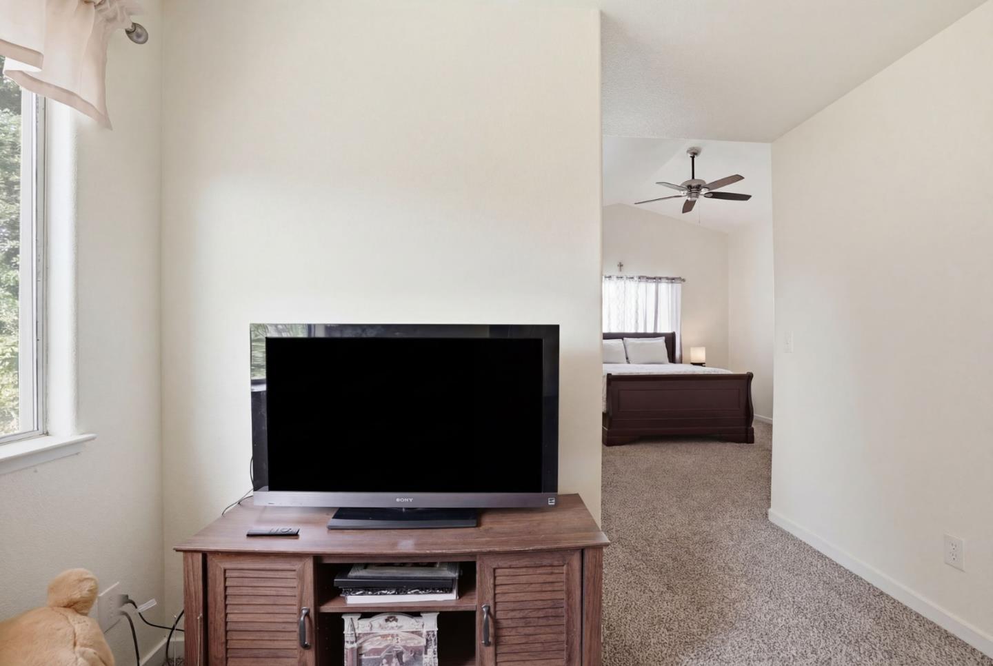 Detail Gallery Image 33 of 46 For 3227 Dewey, Fresno,  CA 93722 - 3 Beds | 2 Baths