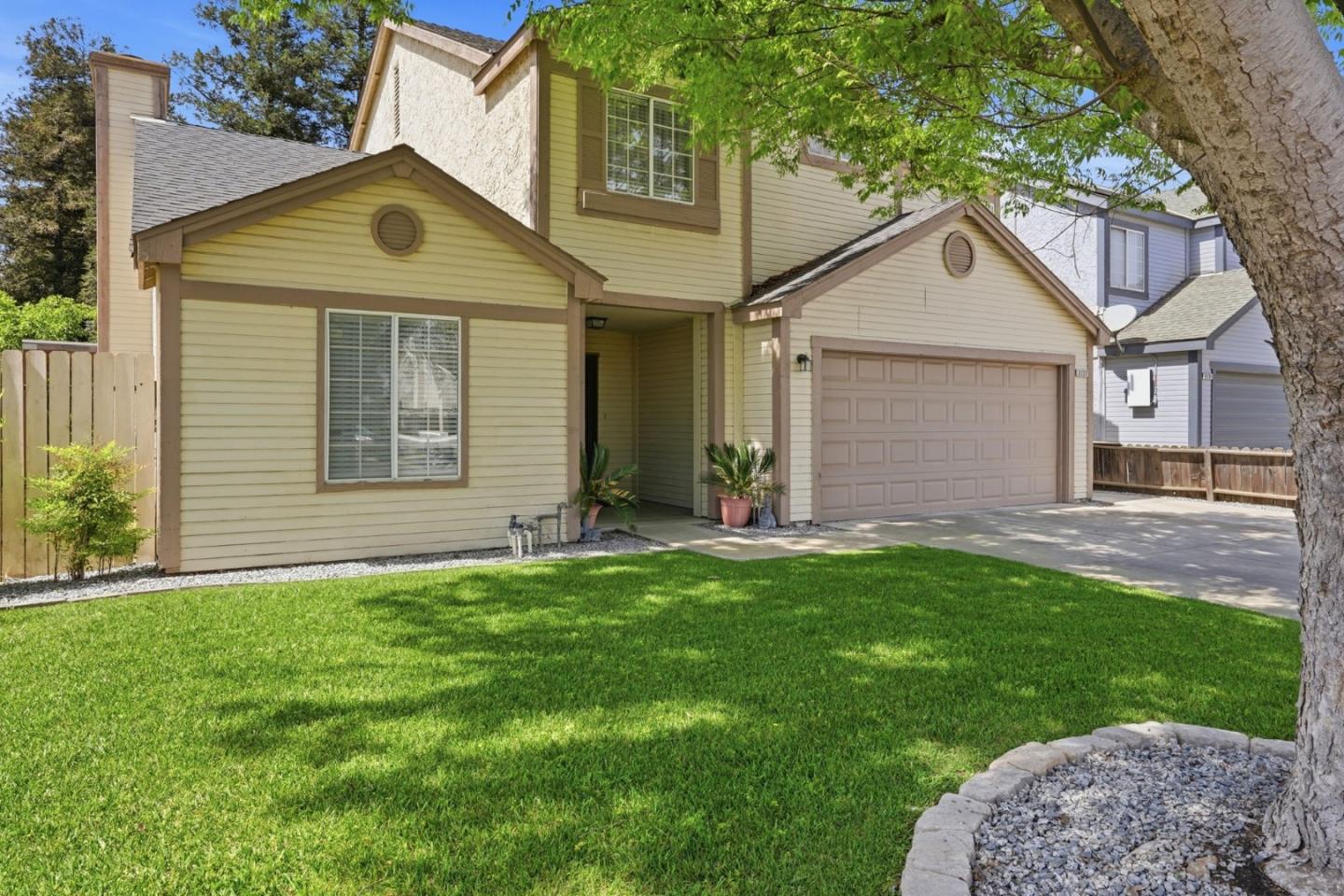 Detail Gallery Image 4 of 46 For 3227 Dewey, Fresno,  CA 93722 - 3 Beds | 2 Baths