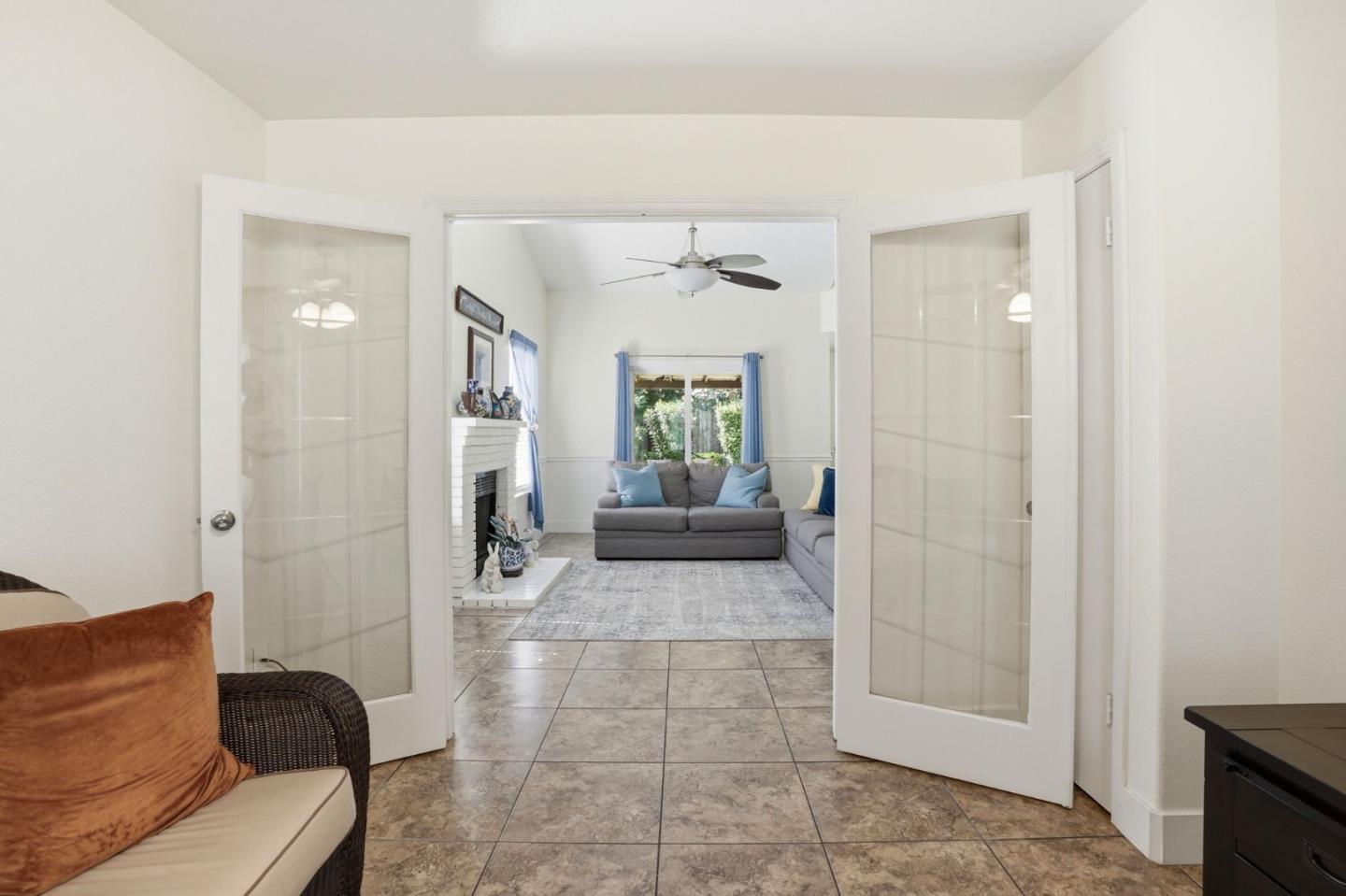 Detail Gallery Image 6 of 46 For 3227 Dewey, Fresno,  CA 93722 - 3 Beds | 2 Baths