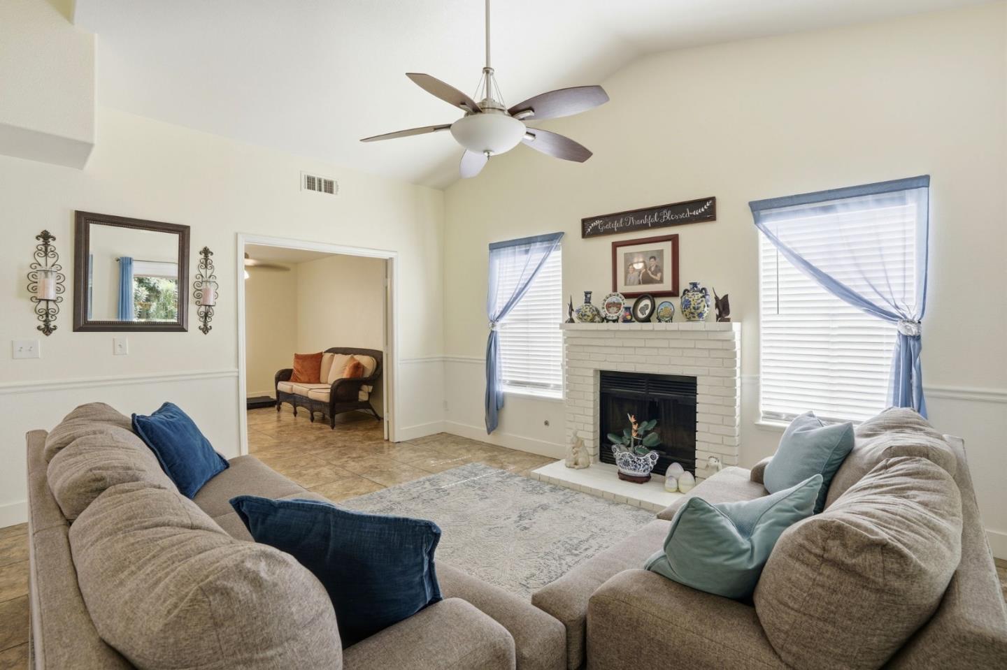 Detail Gallery Image 7 of 46 For 3227 Dewey, Fresno,  CA 93722 - 3 Beds | 2 Baths