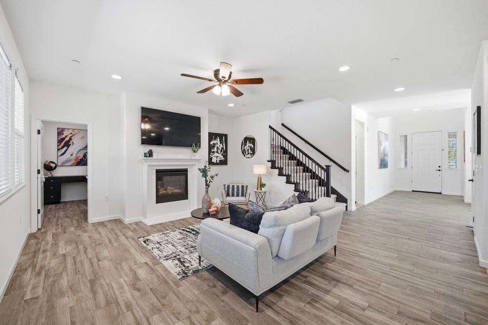 Detail Gallery Image 11 of 45 For 1530 Central Ave, Hollister,  CA 95023 - 4 Beds | 3 Baths