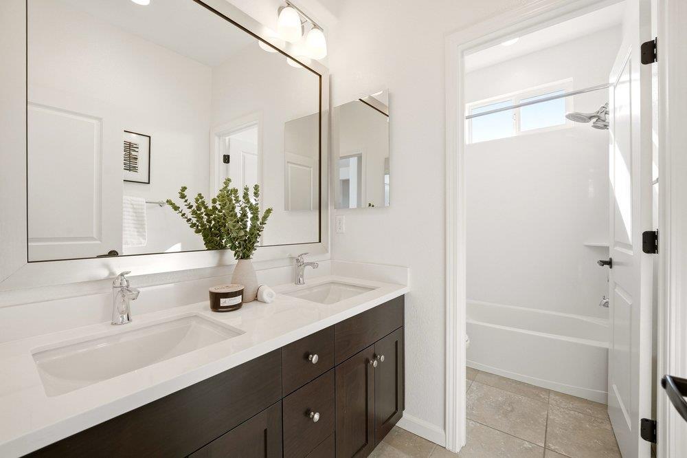 Detail Gallery Image 15 of 45 For 1530 Central Ave, Hollister,  CA 95023 - 4 Beds | 3 Baths