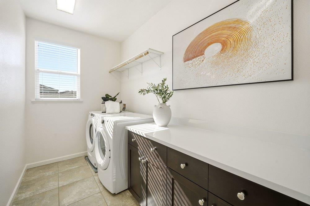 Detail Gallery Image 20 of 45 For 1530 Central Ave, Hollister,  CA 95023 - 4 Beds | 3 Baths