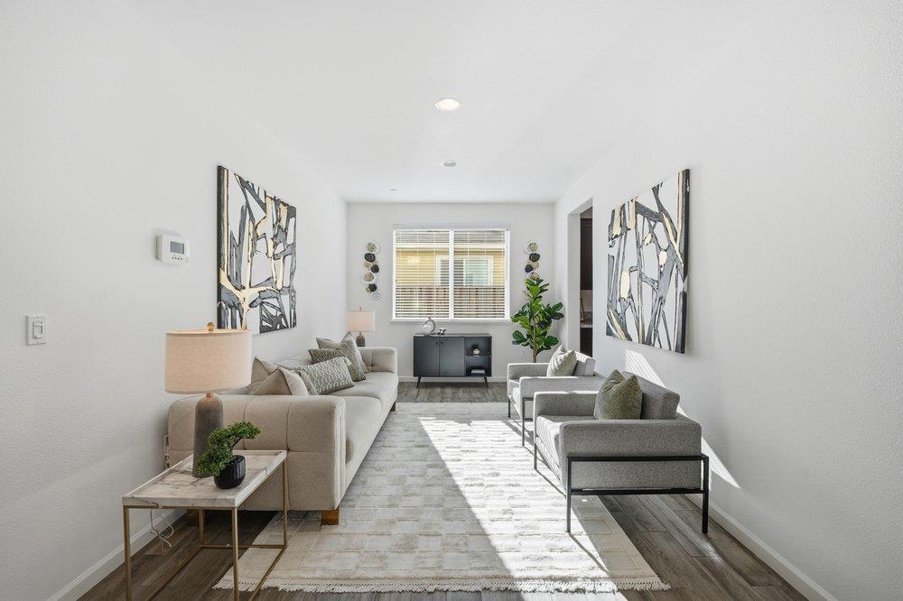 Detail Gallery Image 4 of 45 For 1530 Central Ave, Hollister,  CA 95023 - 4 Beds | 3 Baths