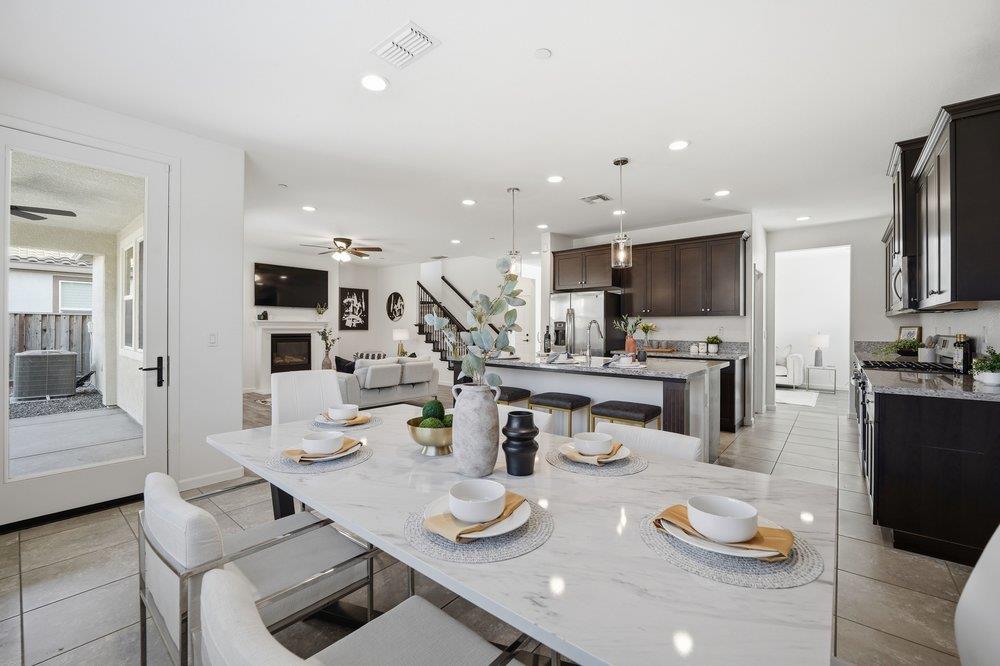 Detail Gallery Image 5 of 45 For 1530 Central Ave, Hollister,  CA 95023 - 4 Beds | 3 Baths