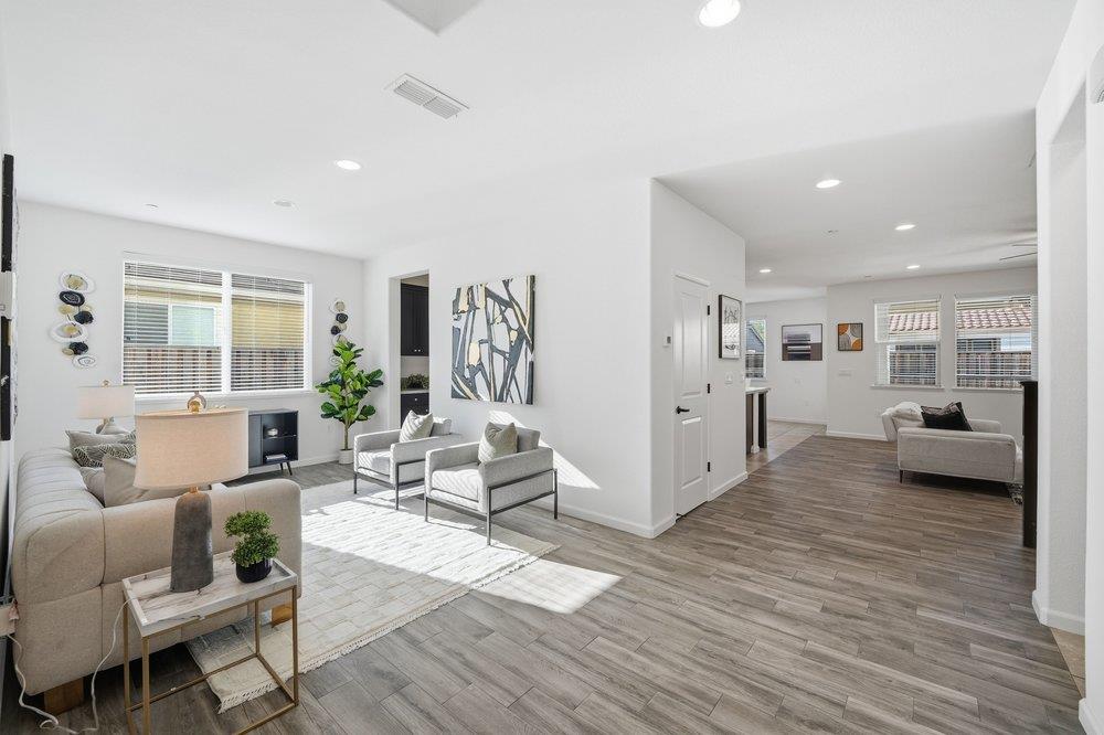 Detail Gallery Image 7 of 45 For 1530 Central Ave, Hollister,  CA 95023 - 4 Beds | 3 Baths