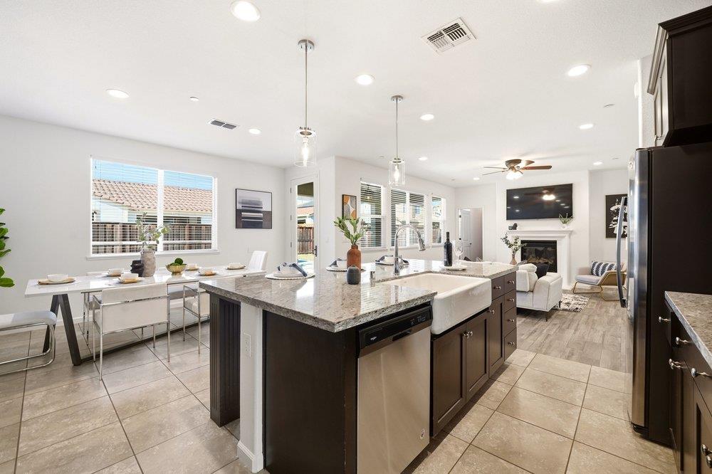 Detail Gallery Image 9 of 45 For 1530 Central Ave, Hollister,  CA 95023 - 4 Beds | 3 Baths