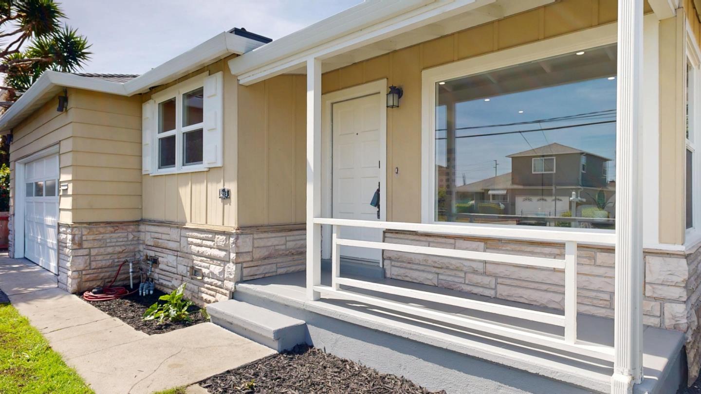 Detail Gallery Image 2 of 26 For 215 Wisteria Dr, East Palo Alto,  CA 94303 - 3 Beds | 1 Baths