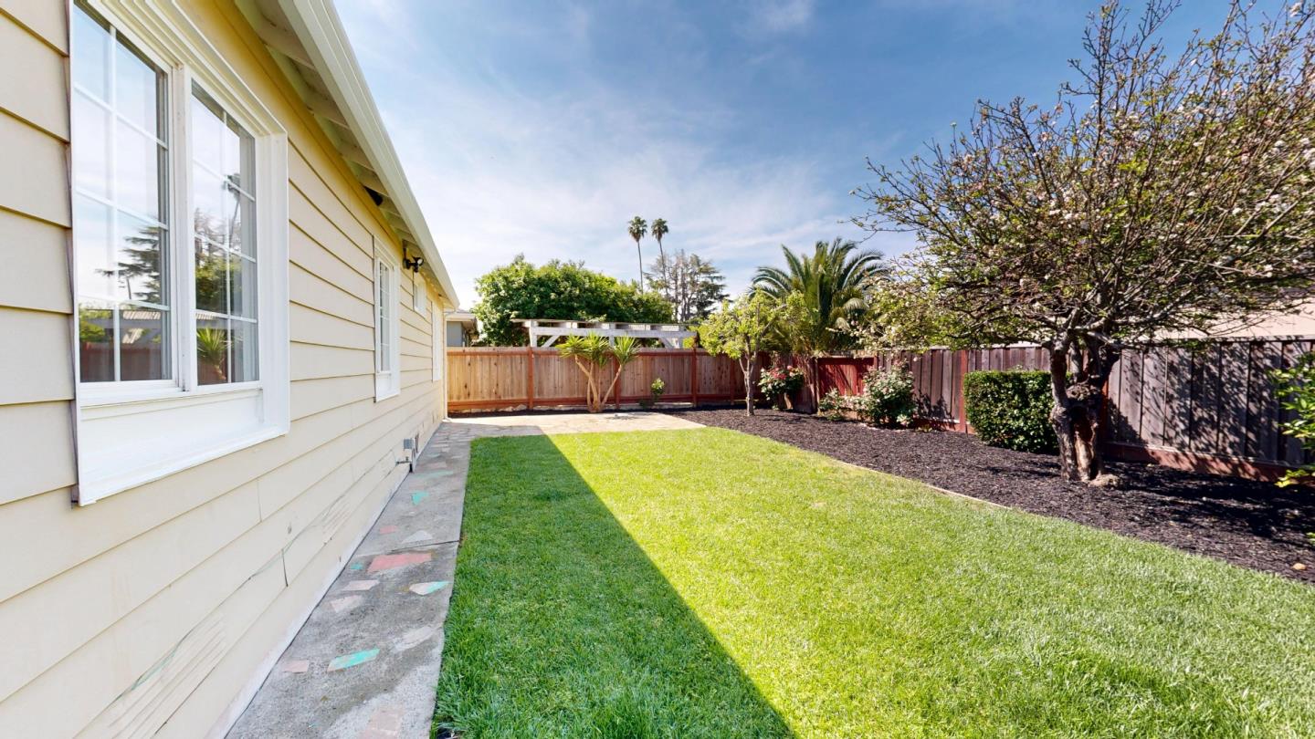 Detail Gallery Image 21 of 26 For 215 Wisteria Dr, East Palo Alto,  CA 94303 - 3 Beds | 1 Baths
