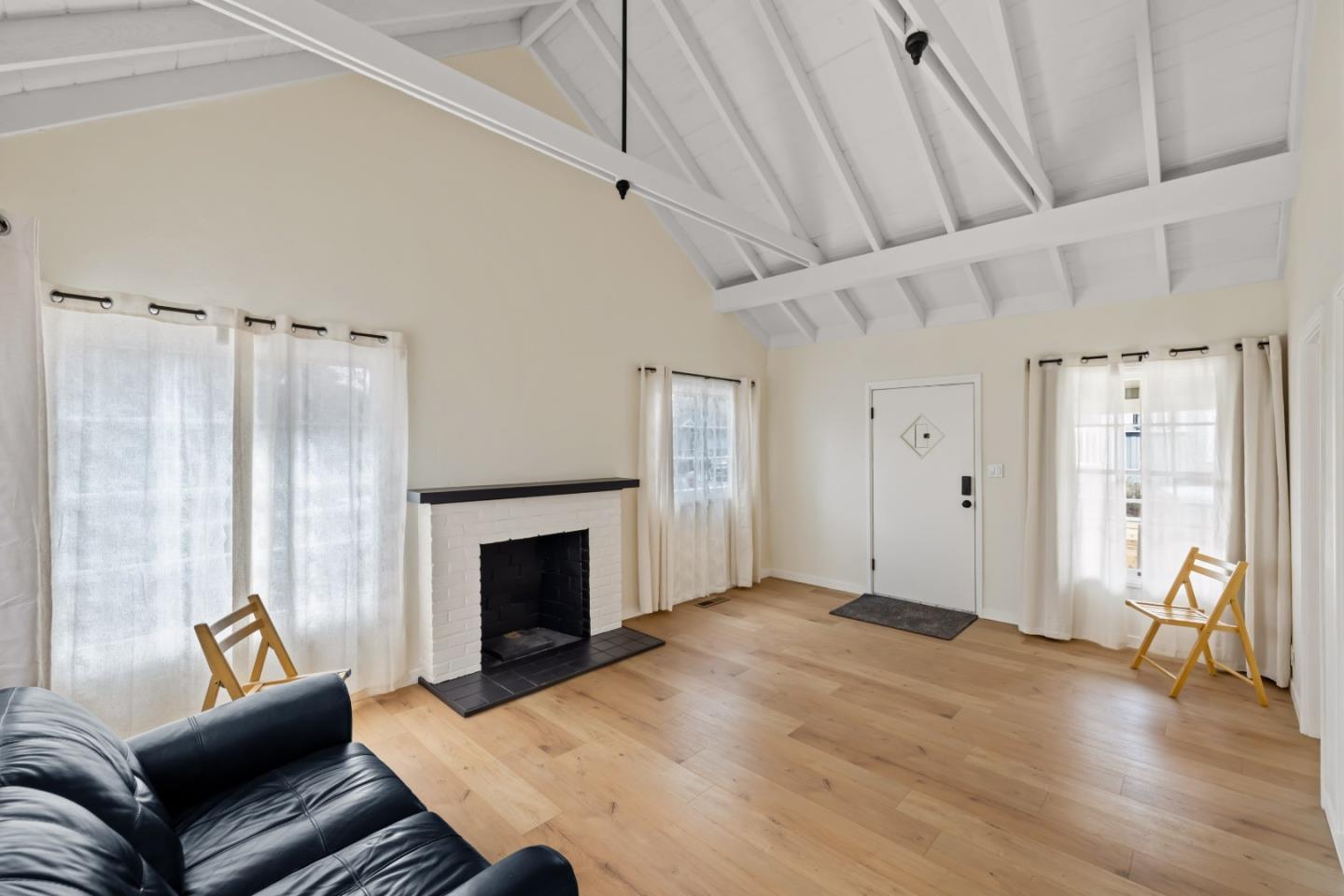 Detail Gallery Image 11 of 28 For 216 Park St, Pacific Grove,  CA 93950 - 1 Beds | 1 Baths