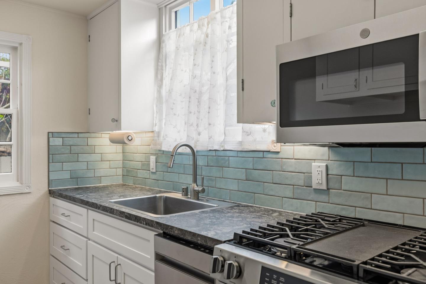 Detail Gallery Image 15 of 28 For 216 Park St, Pacific Grove,  CA 93950 - 1 Beds | 1 Baths