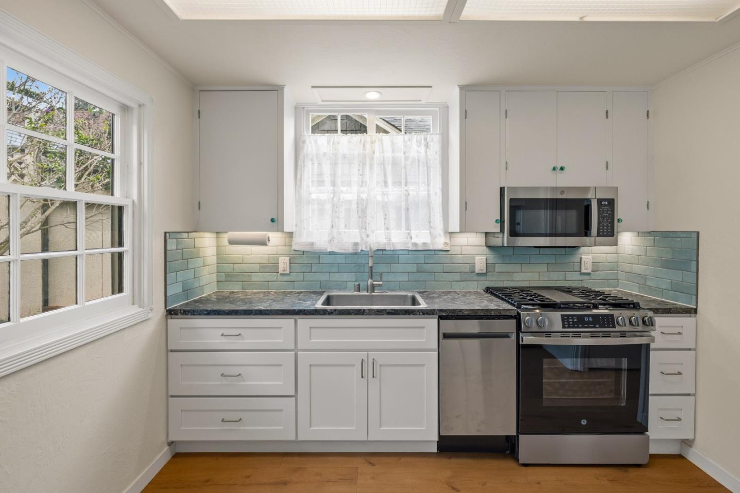 Detail Gallery Image 16 of 28 For 216 Park St, Pacific Grove,  CA 93950 - 1 Beds | 1 Baths