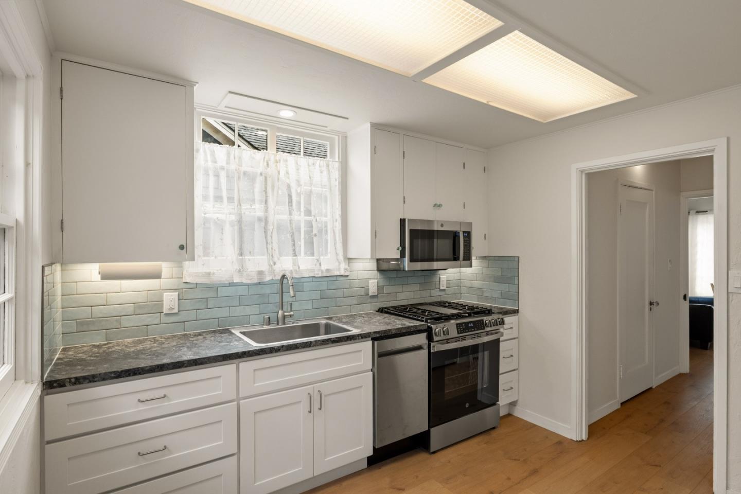 Detail Gallery Image 17 of 28 For 216 Park St, Pacific Grove,  CA 93950 - 1 Beds | 1 Baths