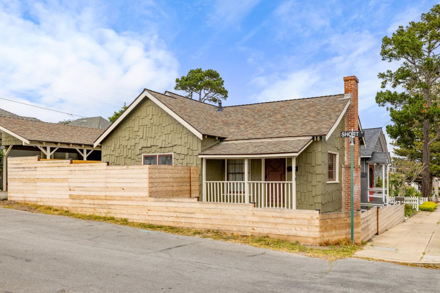 Detail Gallery Image 2 of 28 For 216 Park St, Pacific Grove,  CA 93950 - 1 Beds | 1 Baths