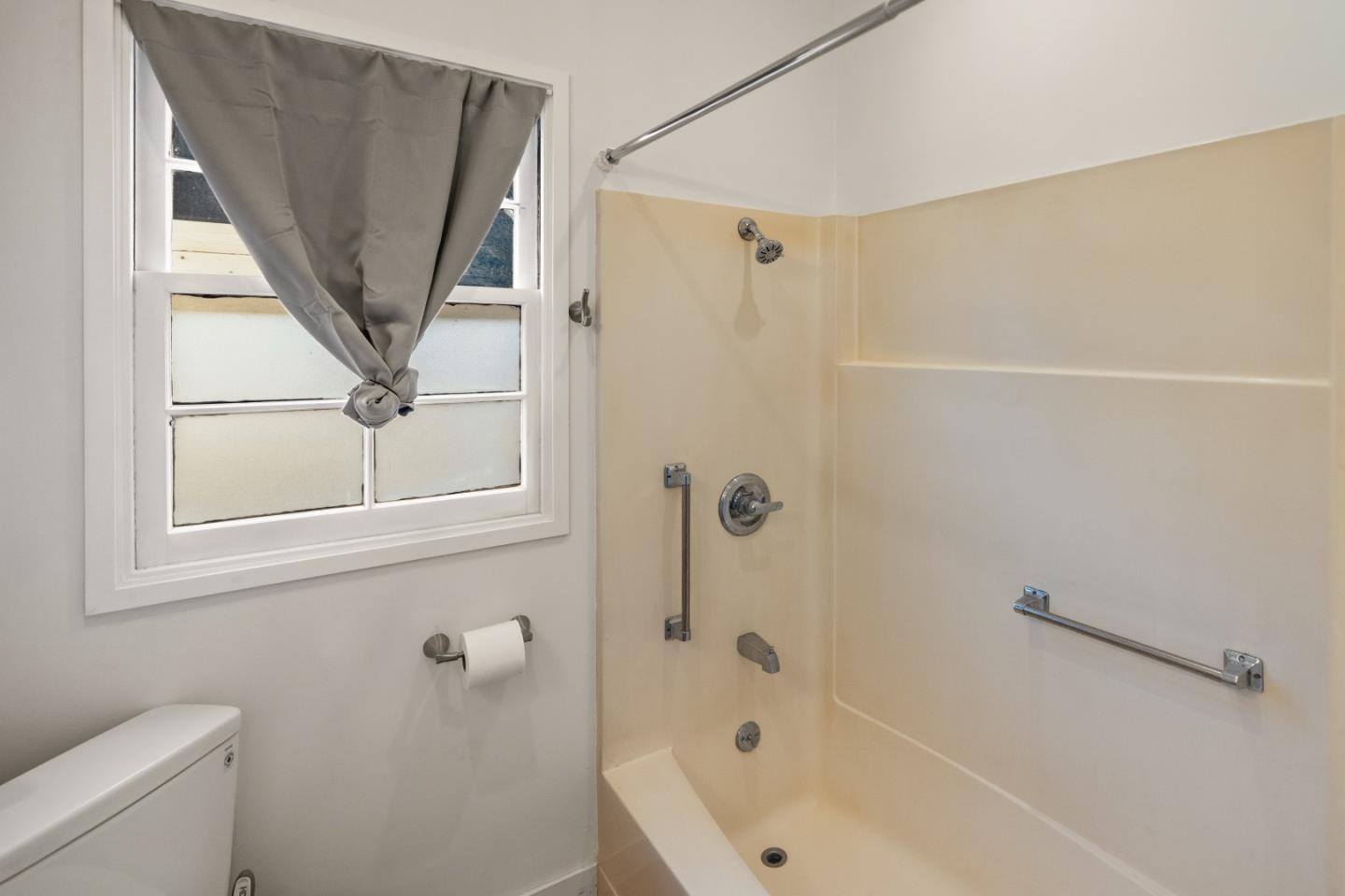 Detail Gallery Image 27 of 28 For 216 Park St, Pacific Grove,  CA 93950 - 1 Beds | 1 Baths