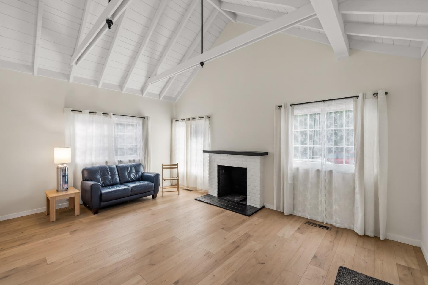 Detail Gallery Image 9 of 28 For 216 Park St, Pacific Grove,  CA 93950 - 1 Beds | 1 Baths