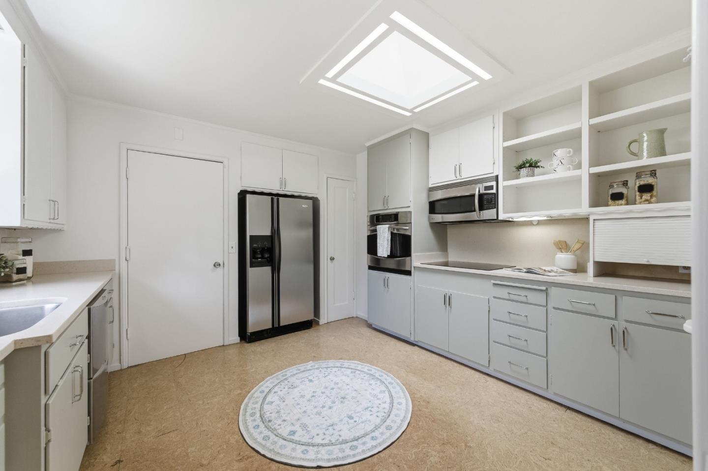 Detail Gallery Image 10 of 46 For 415 Oak Ct, Menlo Park,  CA 94025 - 5 Beds | 3 Baths