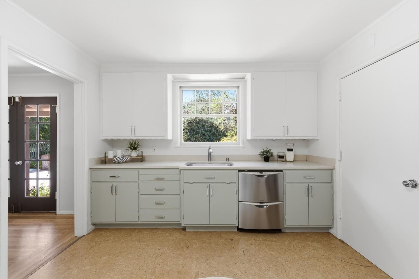 Detail Gallery Image 11 of 46 For 415 Oak Ct, Menlo Park,  CA 94025 - 5 Beds | 3 Baths